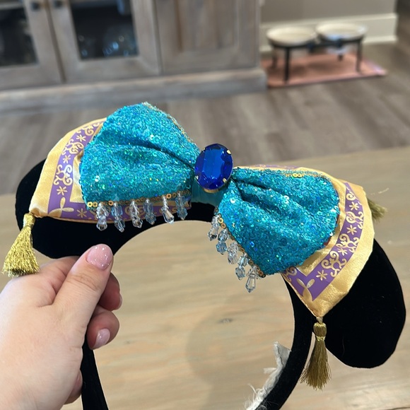 Magic Carpet Minnie Ears - Picture 3 of 7